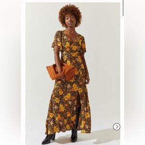 Francesca‘s Annaly Floral Maxi Dress